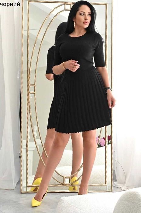 Продам женскую одежду:костюм.