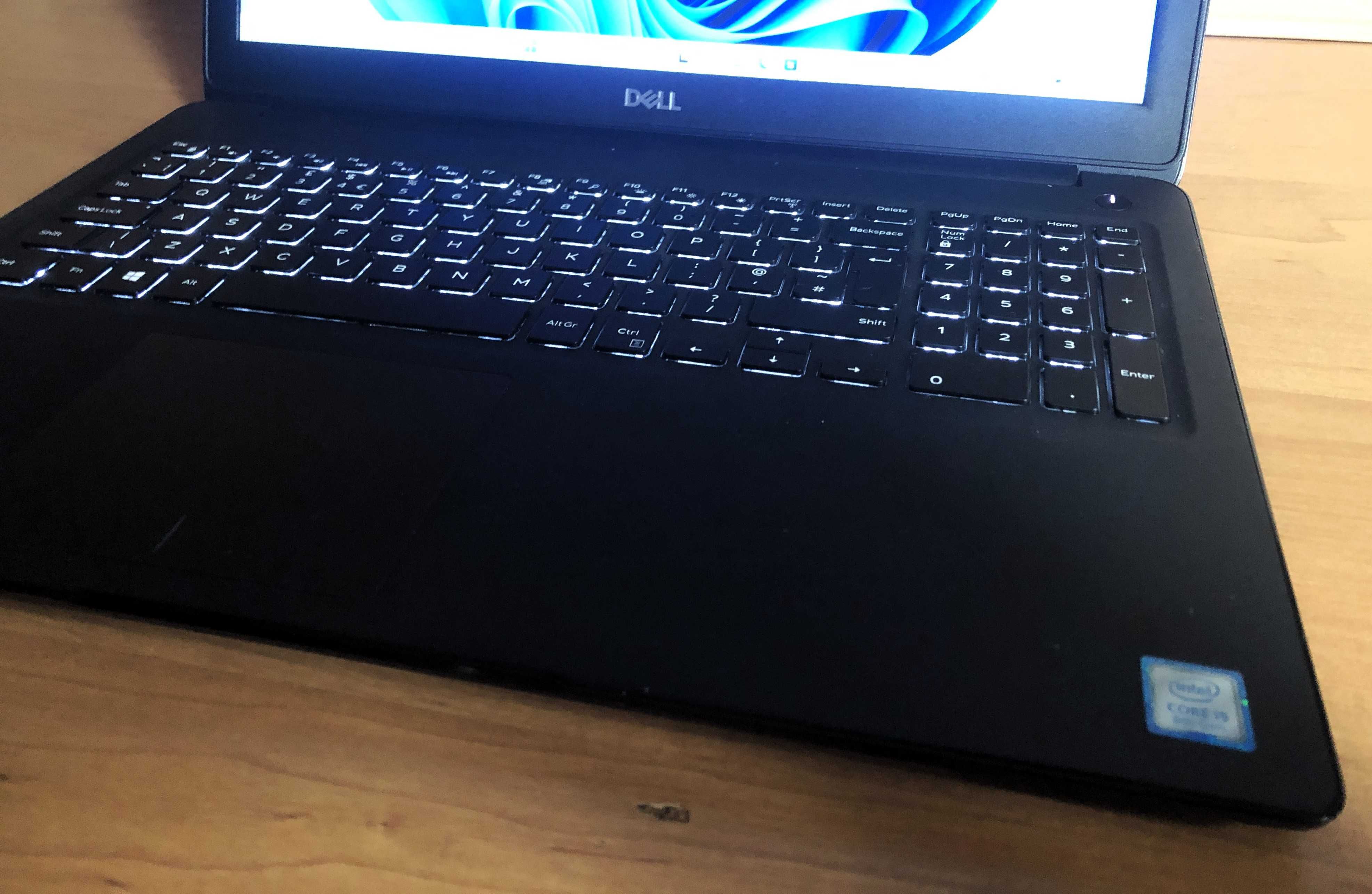 Laptop DELL 3500 15,6" Intel® Core™ i7-8th 16GB 256GB SSD USB-C Win11