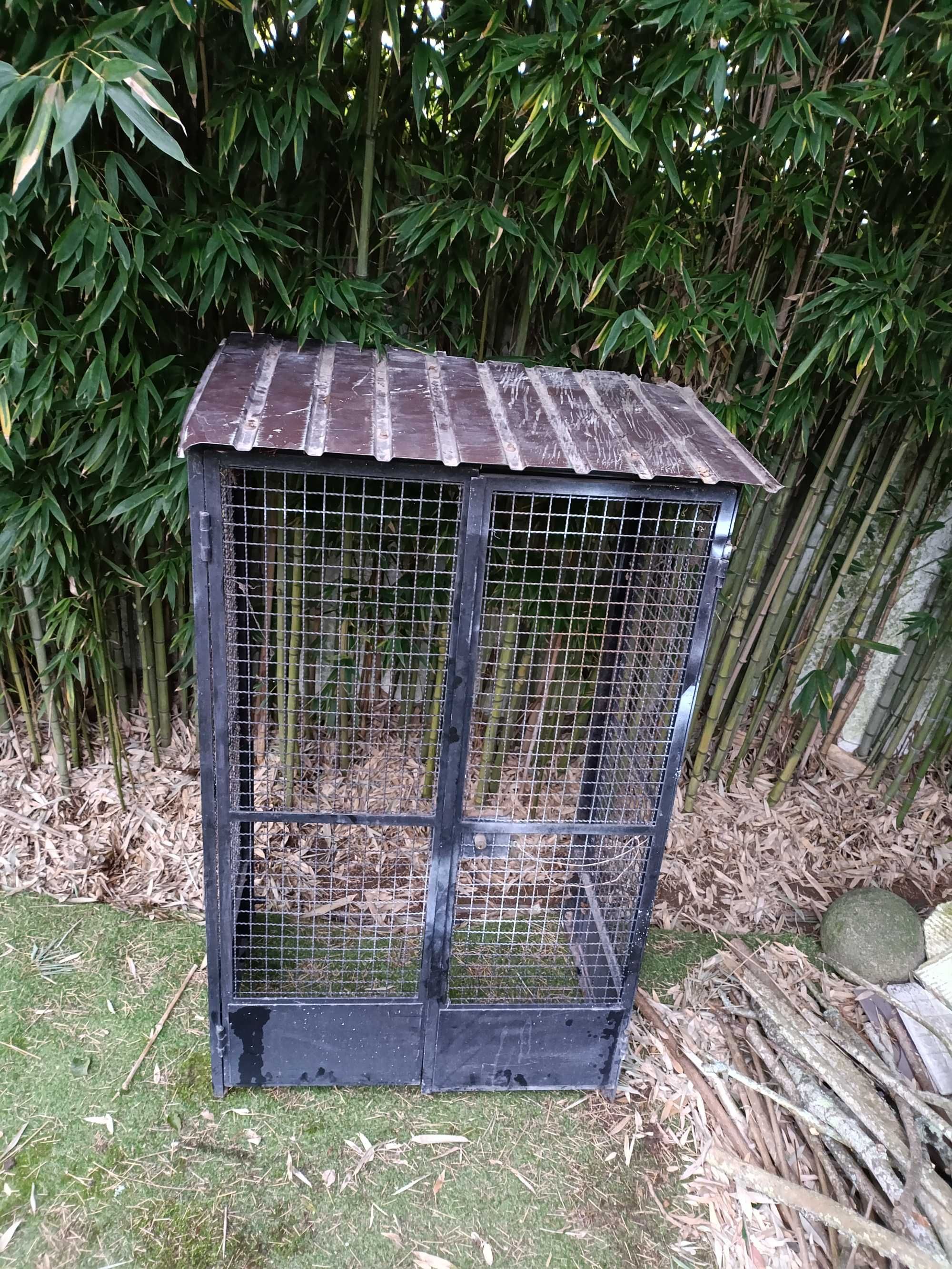 Gaiola de proteção para botijas de gás com fechadura
