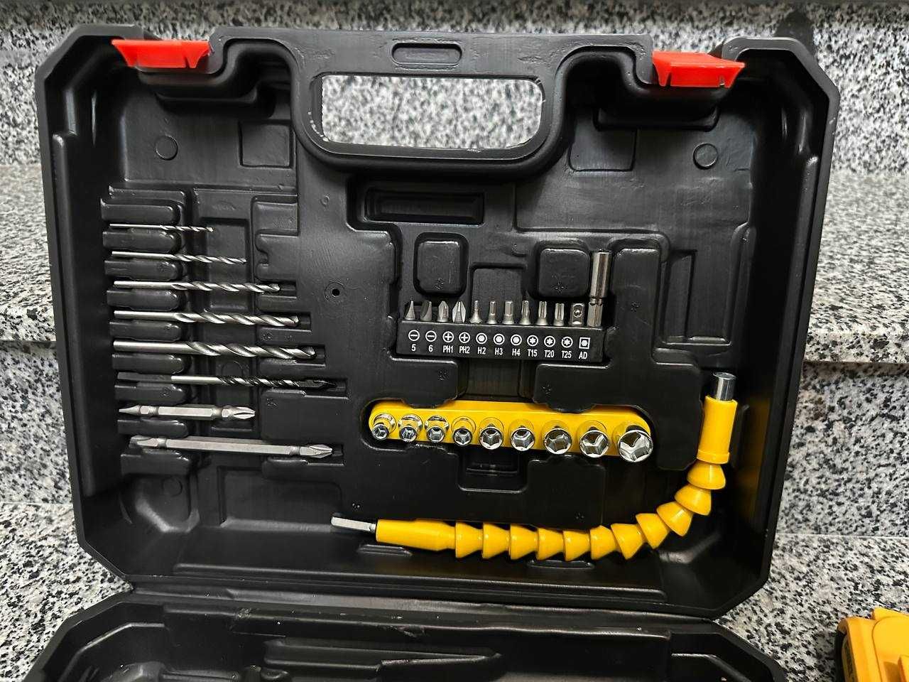 DeWalt Шуруповерт аккумуляторный безщеточный в кейсе с инструментами