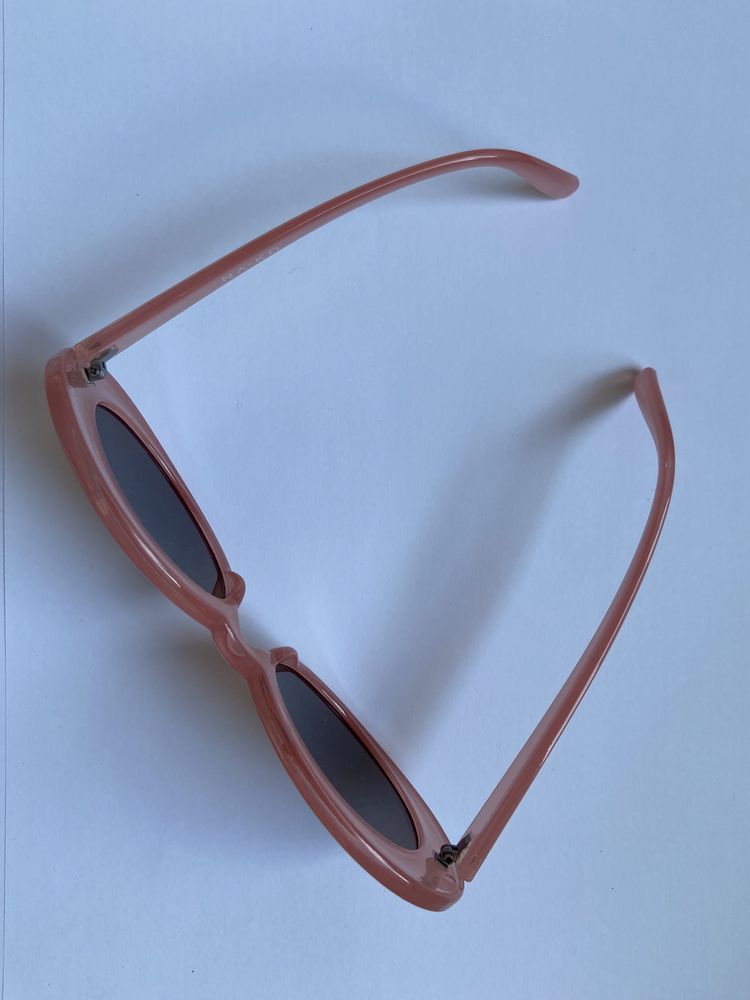 różowe okulary przeciwsłoneczne