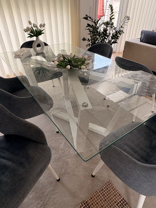 Mesa de jantar com cadeiras