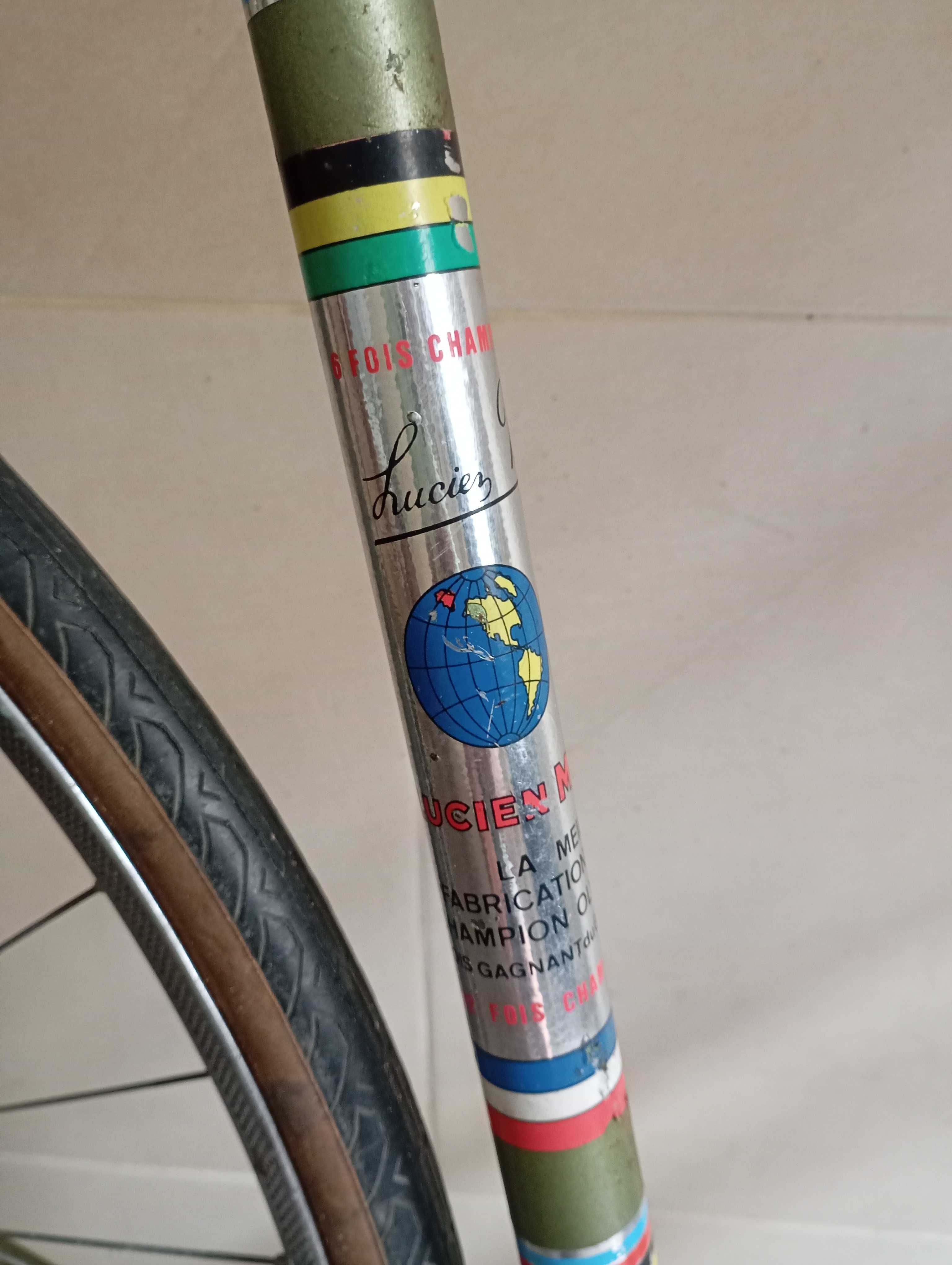 Bicicleta de estrada para restauro