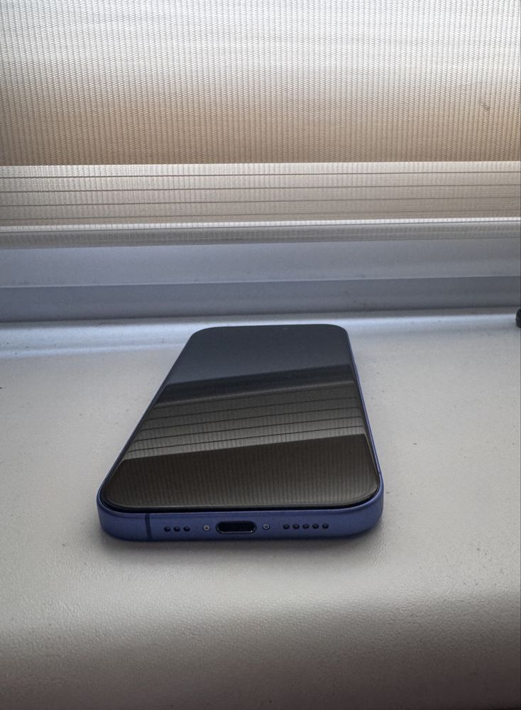 iPhone 16 128 GB • Niebieski • Używany