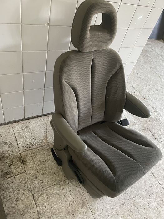 Fotele Fotel Siedzenie Siedzenia Chrysler Voyager III 04r