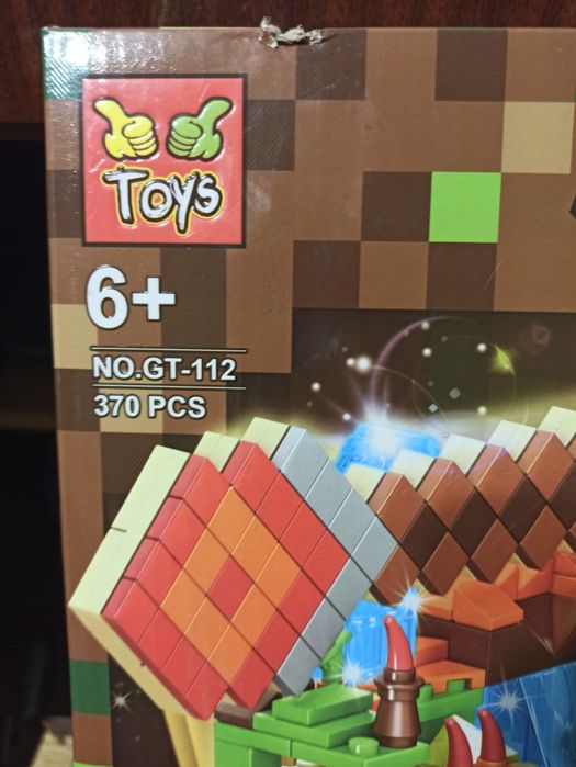 Набір дитячих іграшок та конструкторів