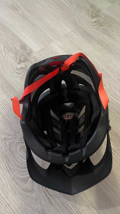 Шолом велосипедний TLD