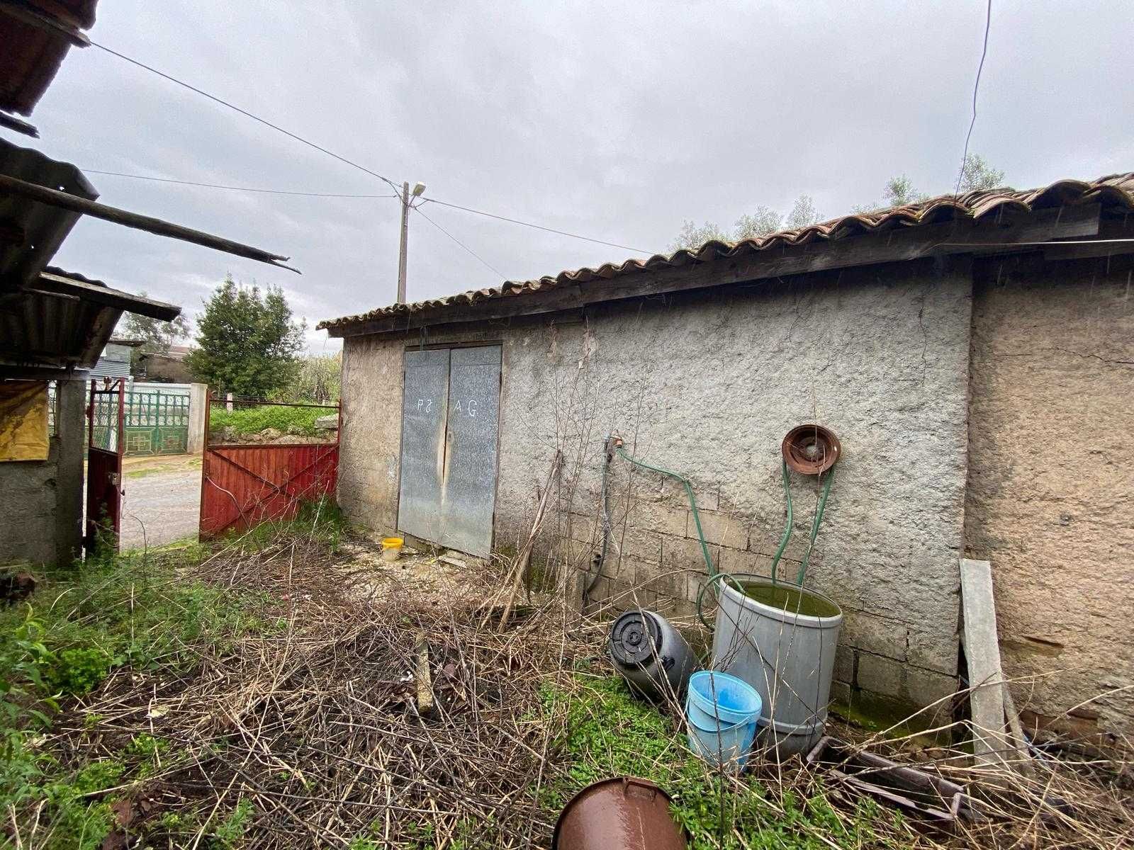 Casa de arrumos para reconstruir