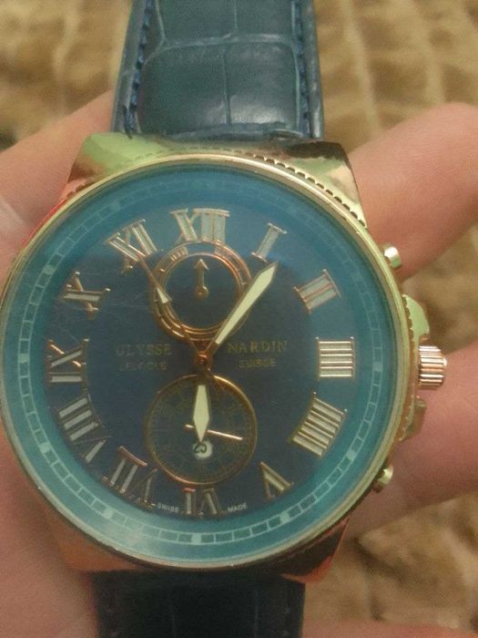 Продаю 2 наручных часов в нерабочем состоянии