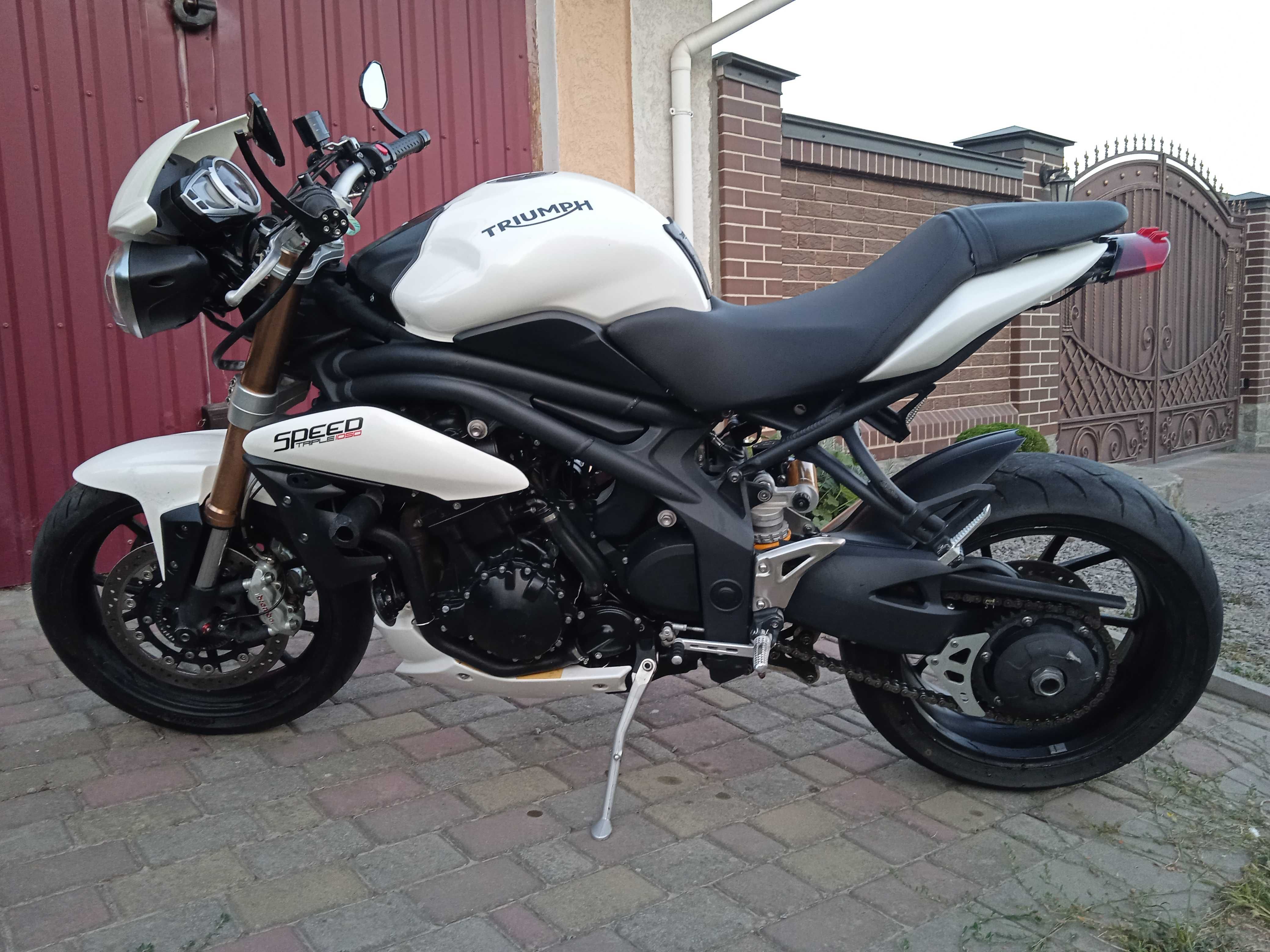 Продам Triumph Speed Triple 1050сс 2015 року