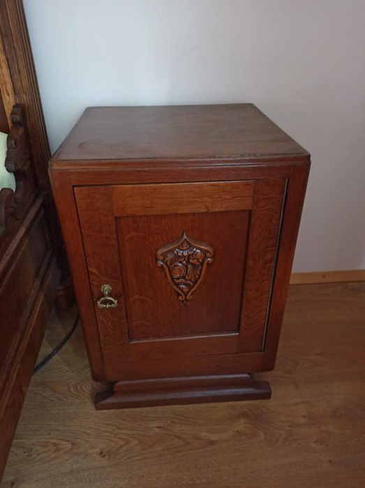 Stare nakastliki szafki nocne styl Ludwikowski