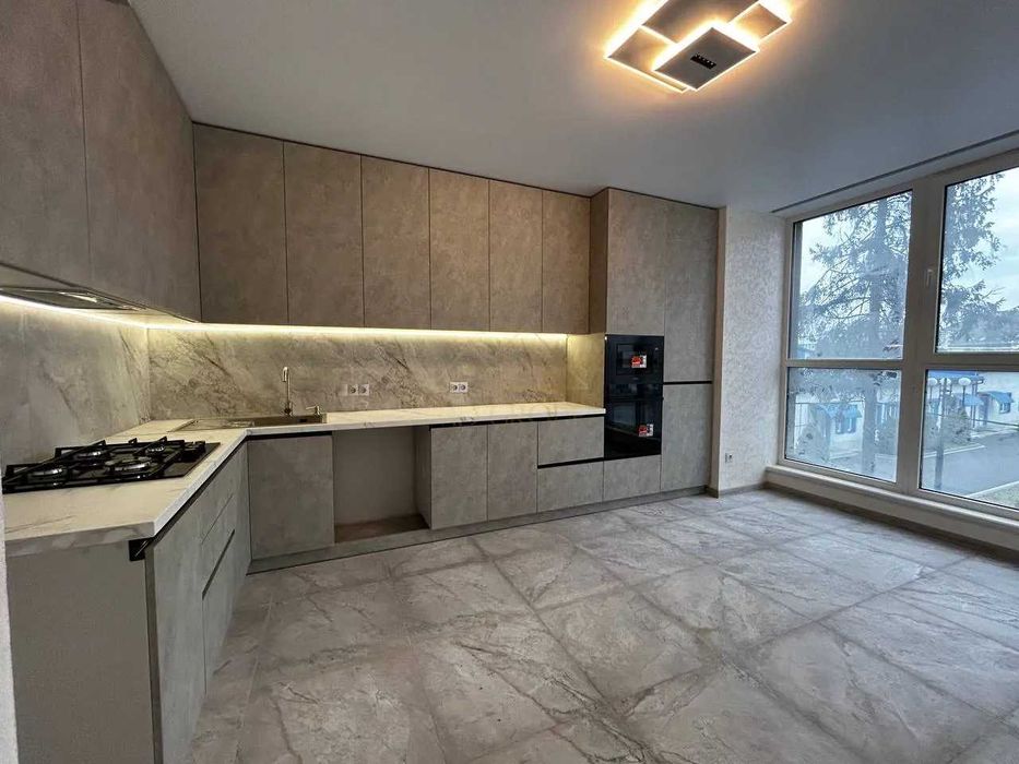 Продається ЗДАНА 2к квартира з ремонтом  біля центрального парку!