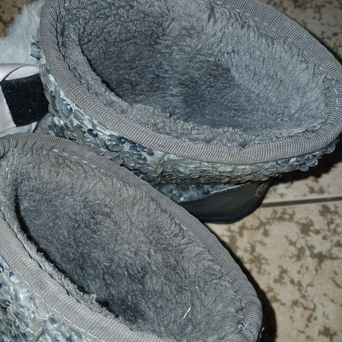 Угі угги с пайетками сапоги теплые р-р 35, стелька 22.5 см