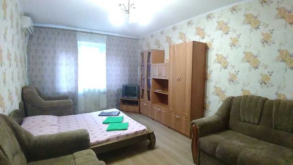 Подобово, Погодинне метро "Мінська" Оболонський проспект, 25