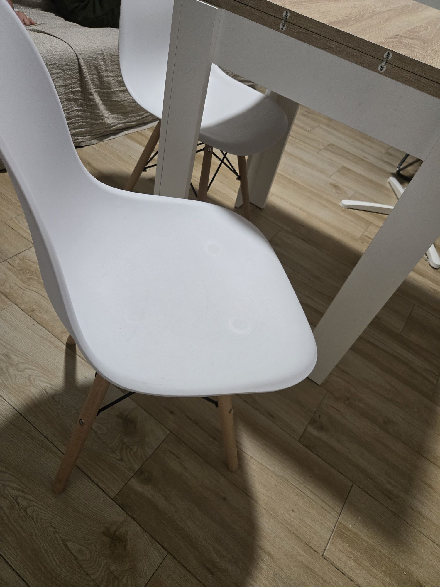 Mesa extensível e 2 cadeiras