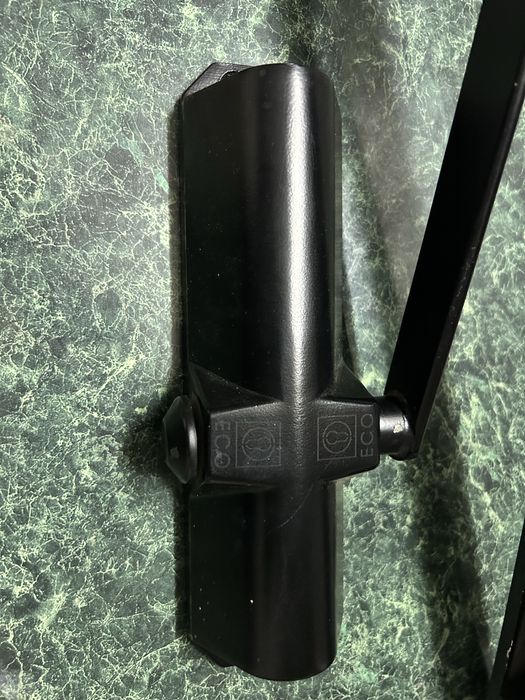 Дотягувач дверний верхній