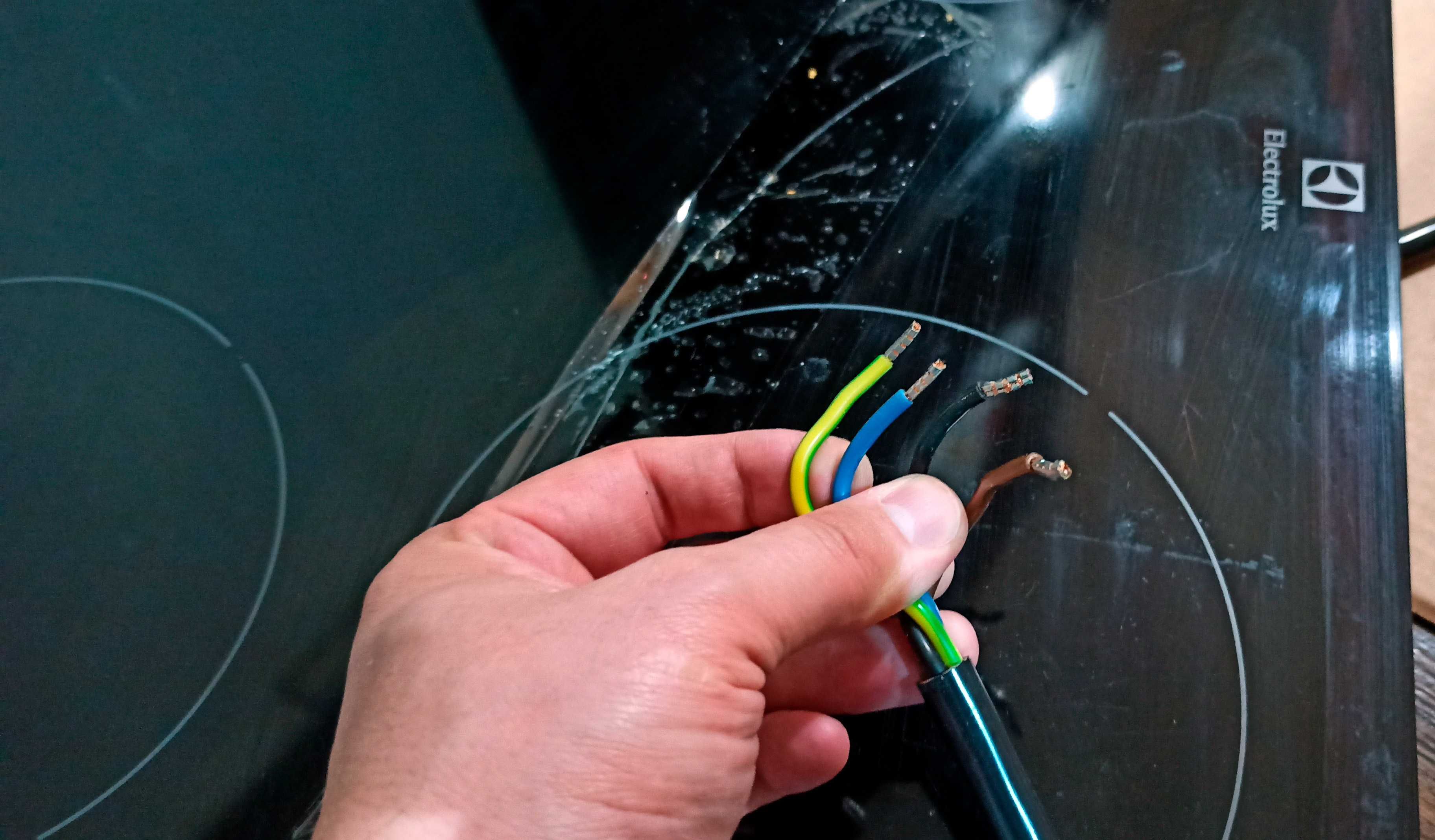 Elektrolux EHH16340FK - uszkodzone szkło