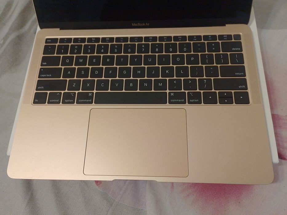 Макбук аір 13"  Gold Core i5/8 акумулятор 114 циклів