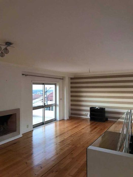 Moradia T2 com Vista Panorâmica e Estacionamento Privado – Coimbra