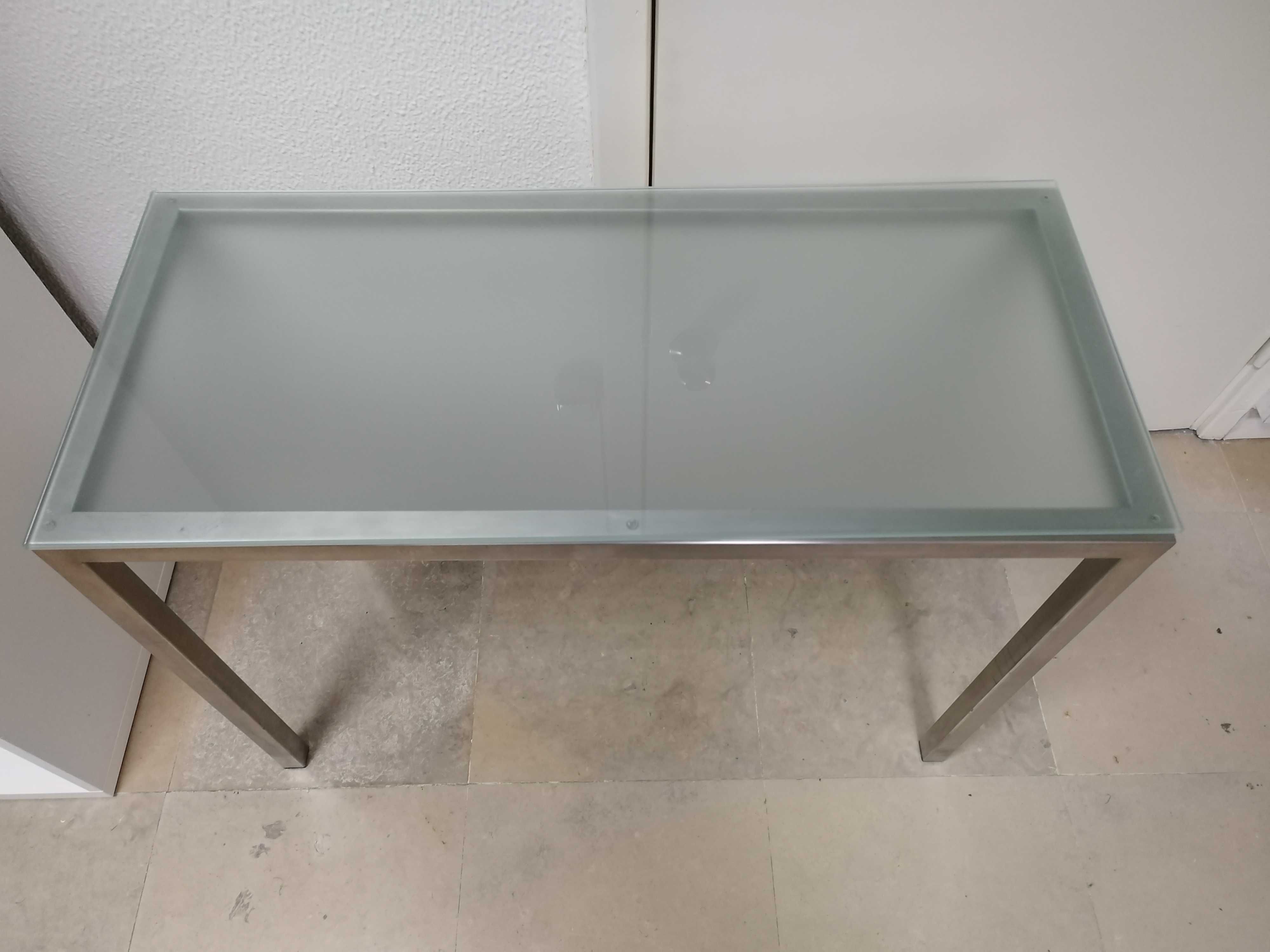 Mesa pequena metal com tampo de vidro