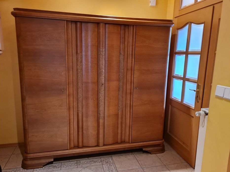 Pojemna, antyczna szafa dębowa