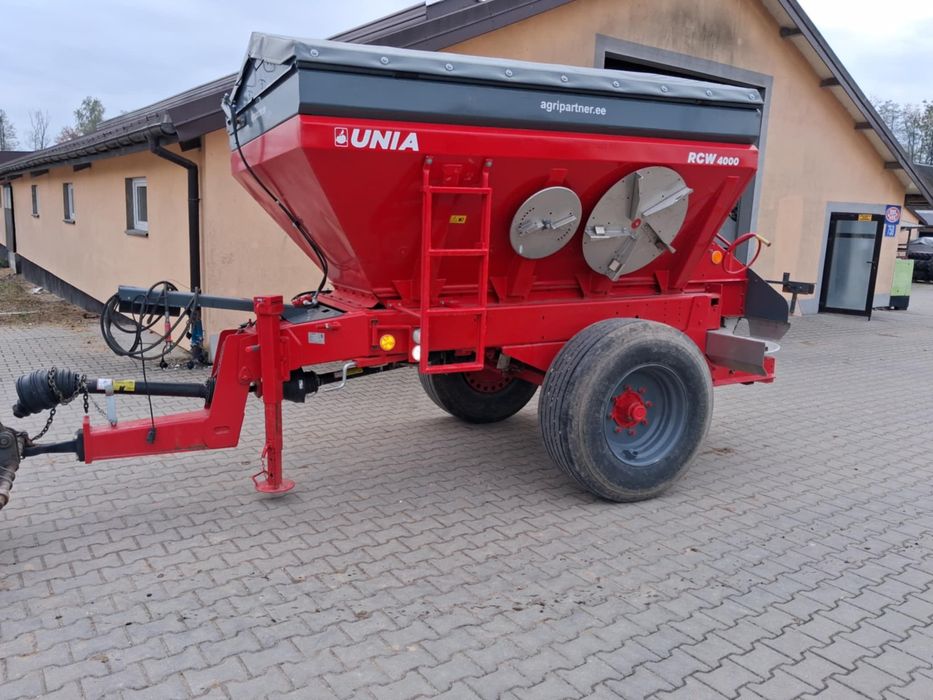 Rozsiewacze wapna rcw unia 4000 rok 2021 nowy