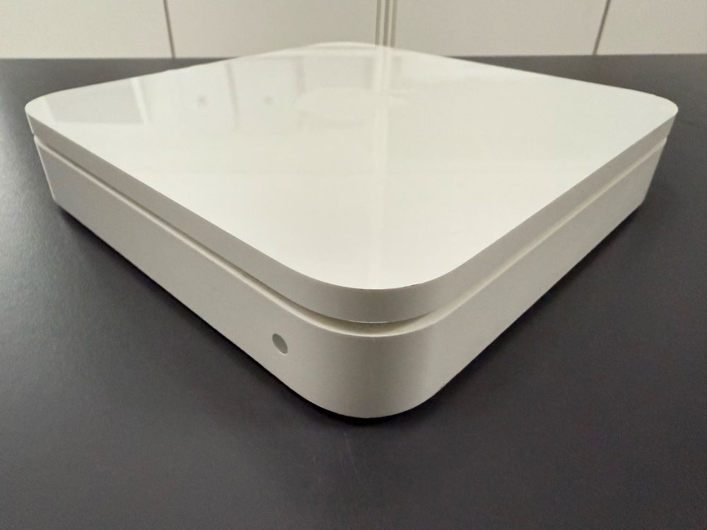 Роутер Apple Airport Extreme a1143