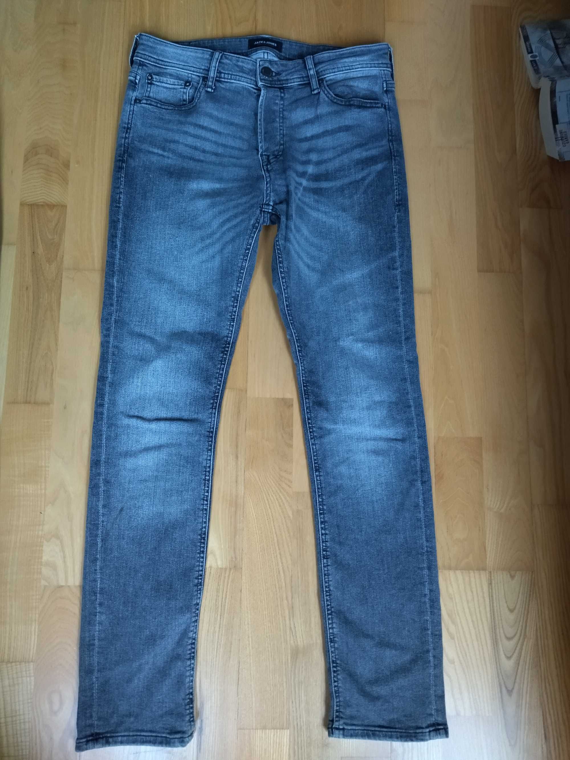 Jeansy Jack and Jones 30/32