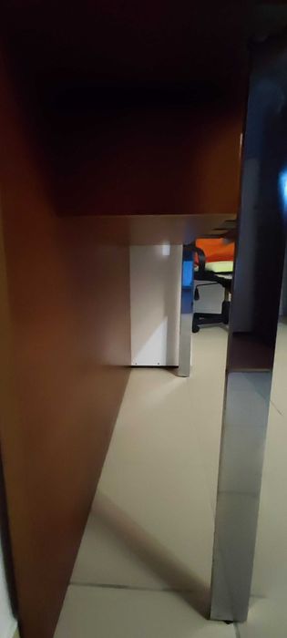 Aparador de entrada em cerejeira e pés metálicos
