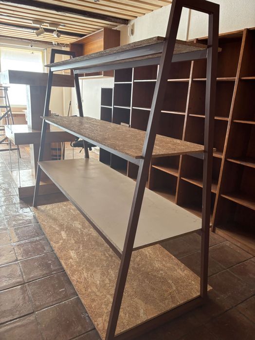 Estantes robustas de exposição