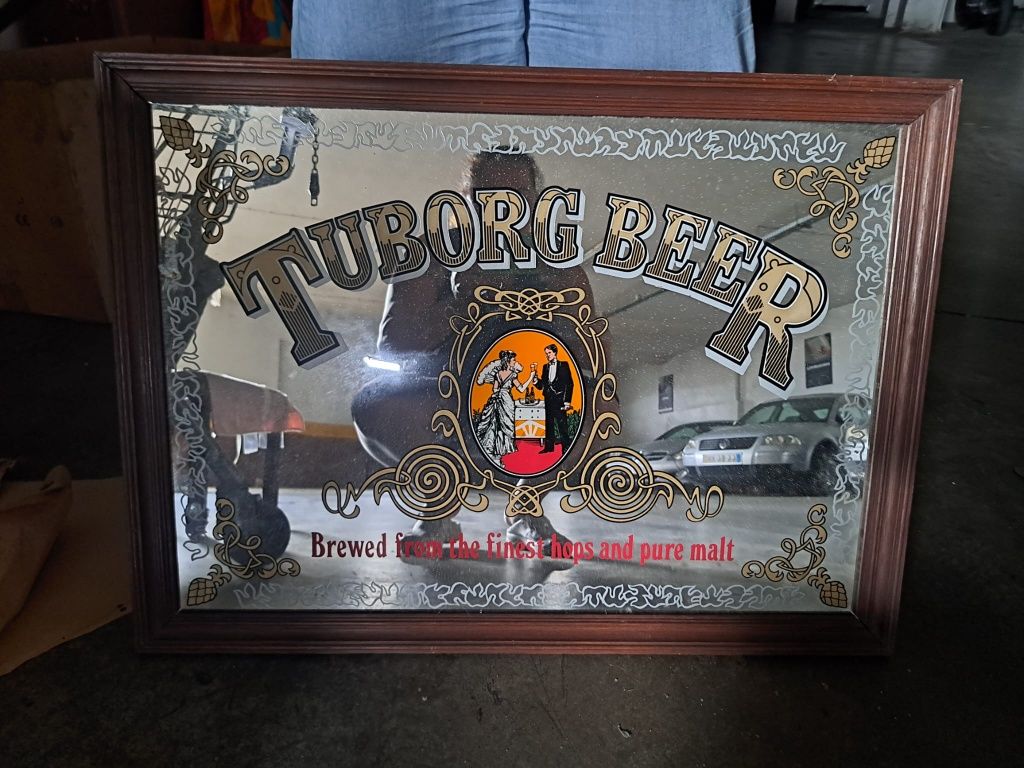 Espelho quadro com marca de bebida