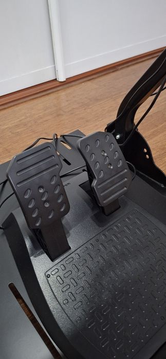 Kierownica do PC i PS3, PS4 Thrustmaster T150 na stelażu.