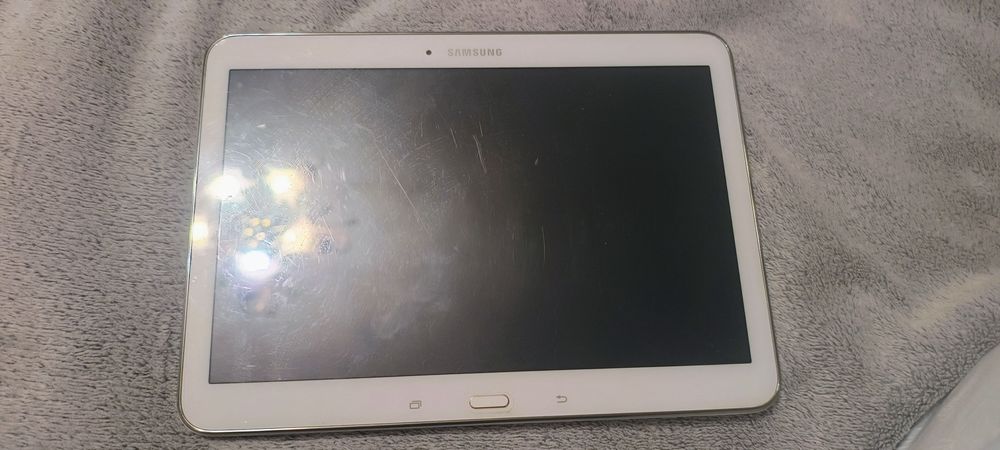 Планшет Samsung SM-T530