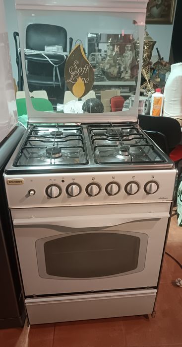 Fogão a gás com forno elétrico