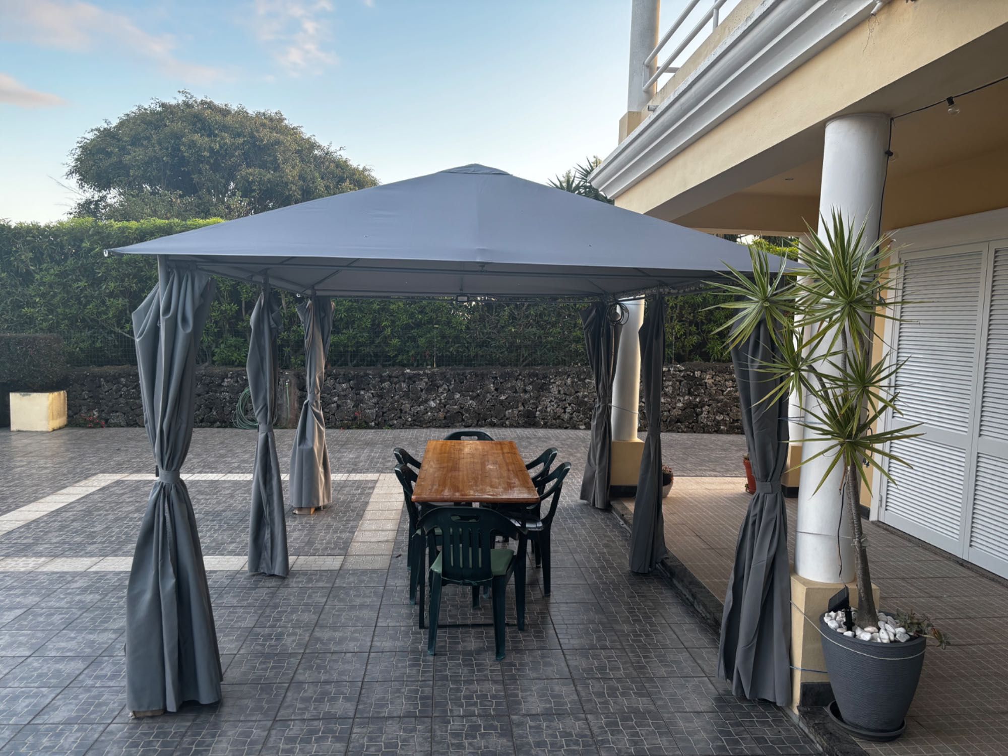 Pérgola Santorini como nova, com poucos meses e garantia