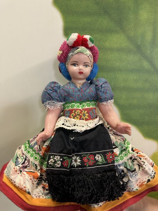 Кукла венгрия  коллекционная старая