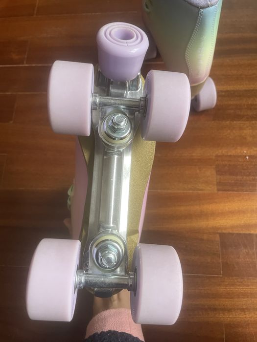 Patins 4 rodas tam. 37