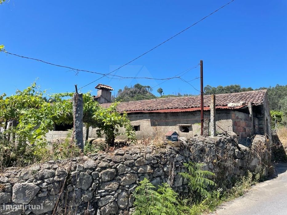 Moradias para recuperar em Fojo Lobal