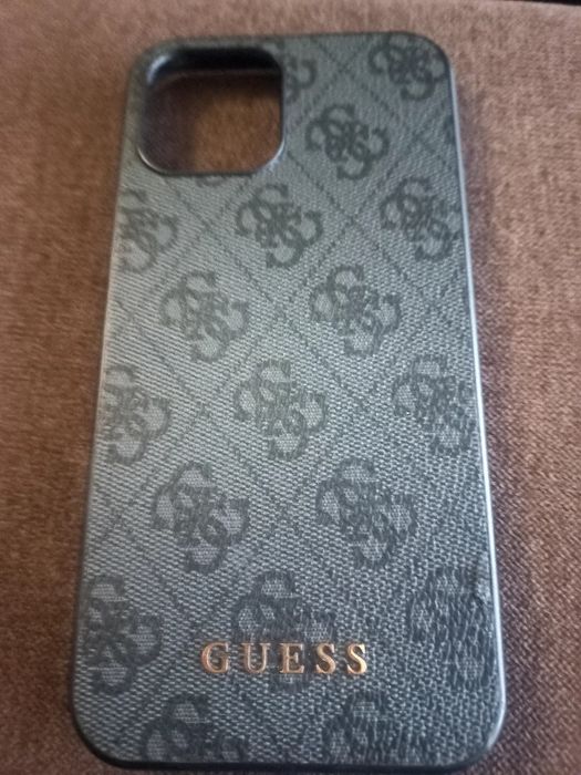 Etui Guess czarny