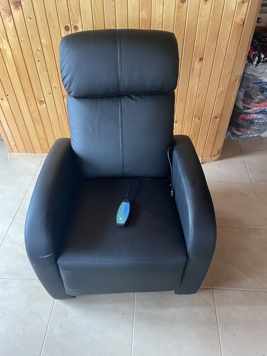 Fotel z wibromasażem sterowany pilotem, rozkładany