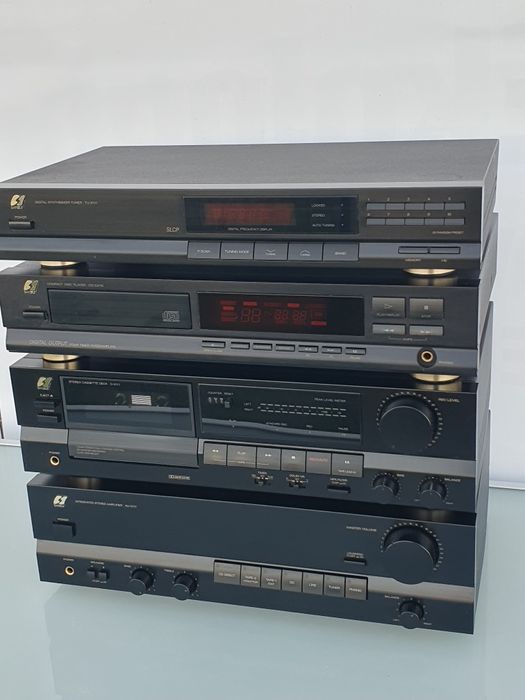 Klasyczna wieża stereo firmy Sansui 4 segmenty