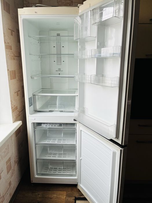 Холодильник LG GA-B419SEQL. Состояние отличное.