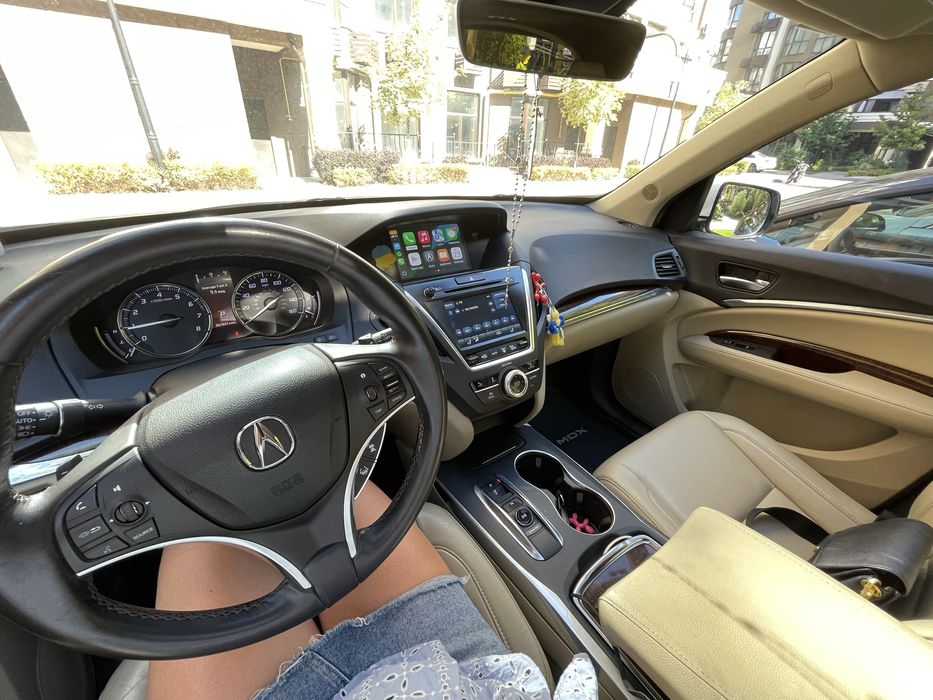 Автомобіль Acura MDX Акура