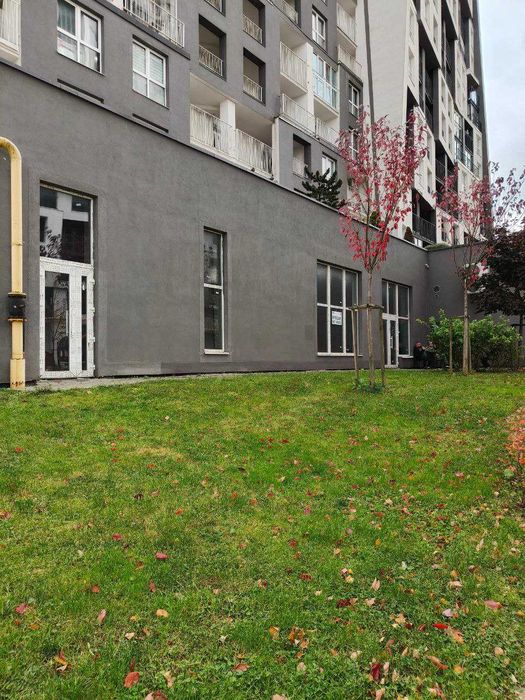 Продаж фасадного приміщення в ЖК Америка 380 м2