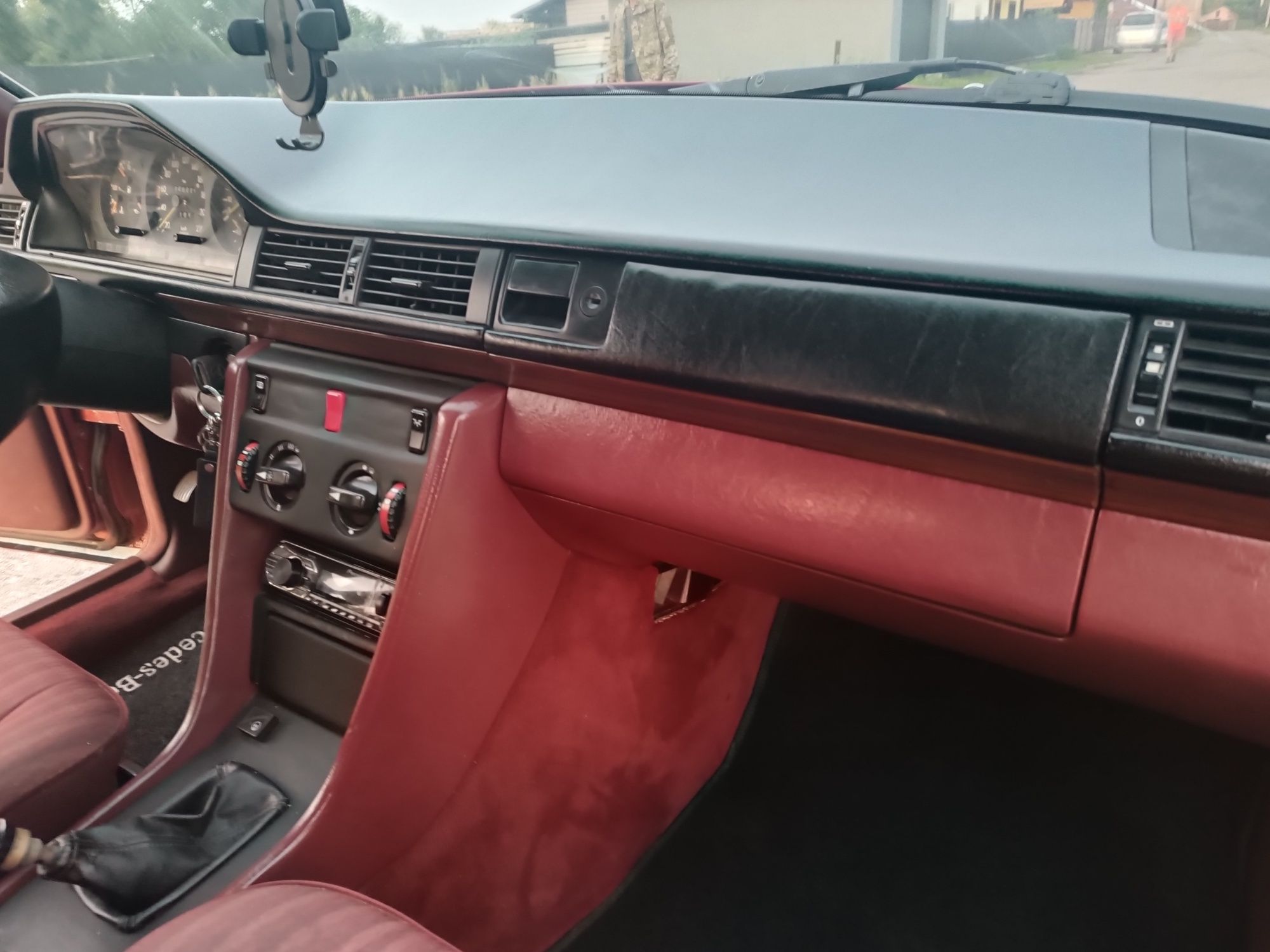 Mercedes Benz w124.