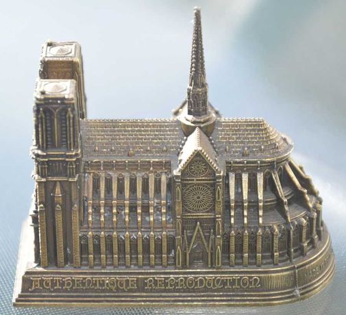 Figurka Katedry Notre Dame
