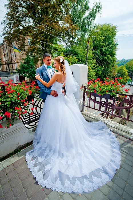 Весільна сукня в чудовому стані