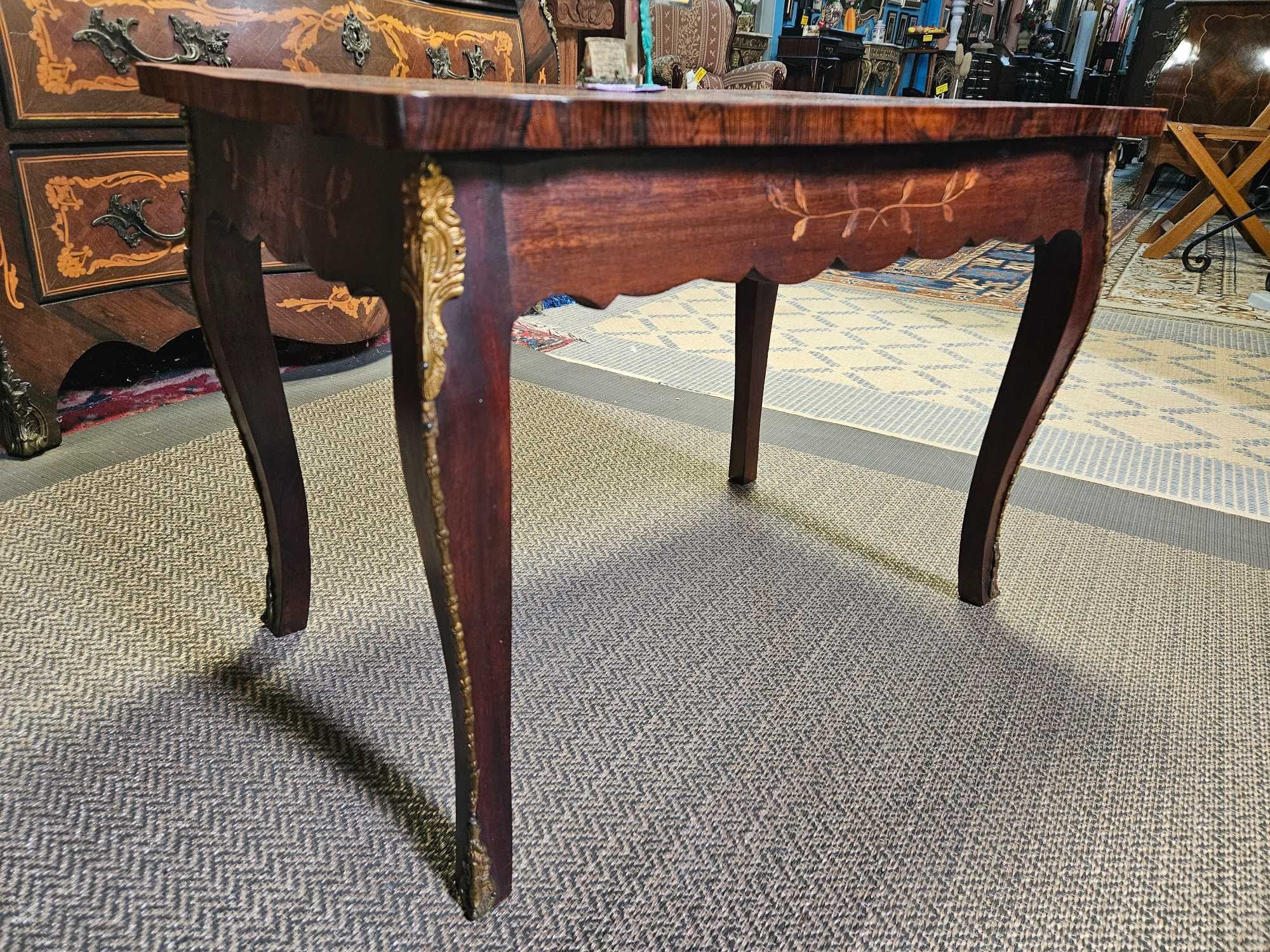 Mesa de centro antiga em madeira - Restaurada