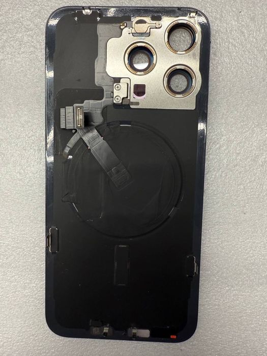 Продам оригінальну кришку iphone 15 pro max