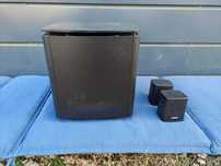 Bose Bezprzewodowy subwoofer Acoustimass 300 + 2 satelitki